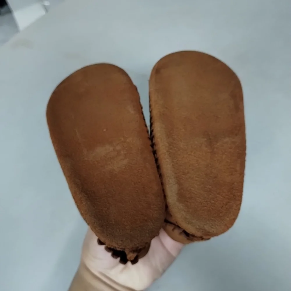 Minnetonka Kids Brown Suede Leather Moccasin Shoes SZ 6 Soft Lightweight Comfy